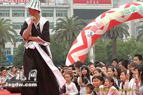 现场吸引诸多粉丝