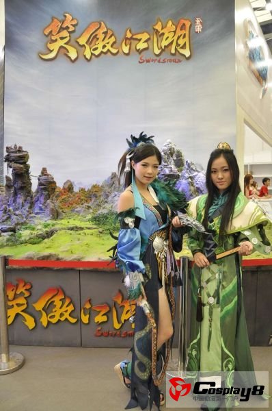 笑傲女coser英气十足