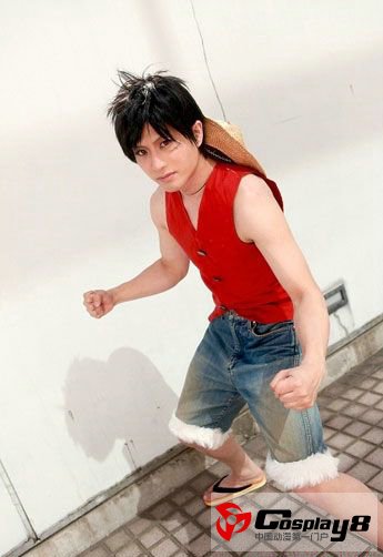 《海贼王》各版路飞Cosplay大集合 