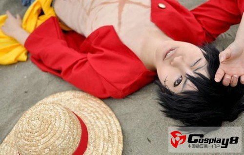 《海贼王》各版路飞Cosplay大集合 