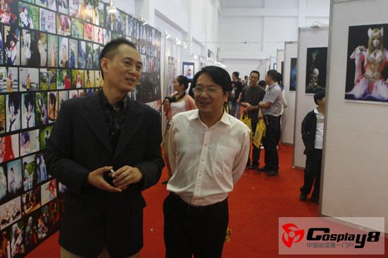 动漫大道彭玺郎先生陪同领导视察