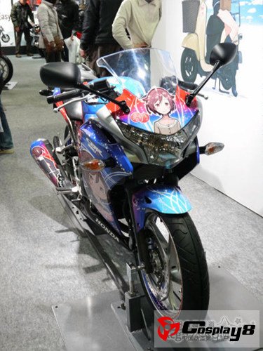 本田展示《one off》女主角汐崎春乃为主题的痛车