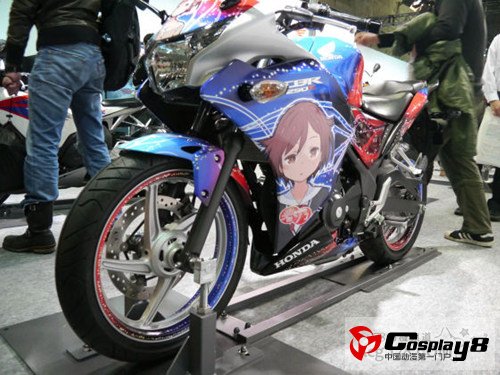 本田展示《one off》女主角汐崎春乃为主题的痛车