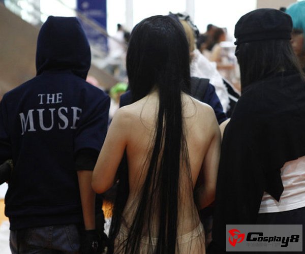 第四届深圳动漫节出现半裸“女鬼”