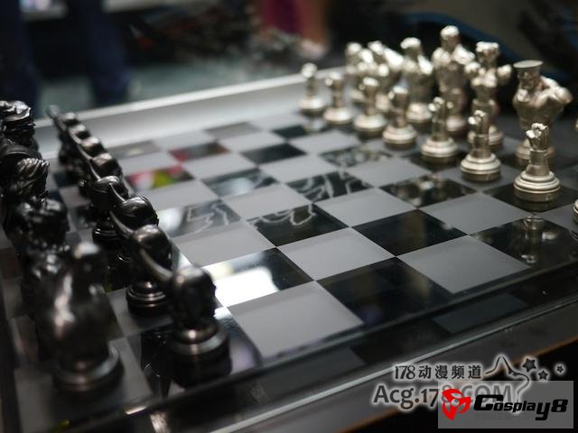 CAPCOM发售经典游戏《街头霸王》主题国际象棋周边