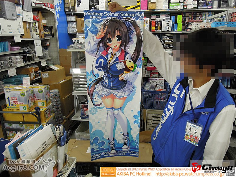 日本秋叶原Windows8系统现场 COSer现场助兴
