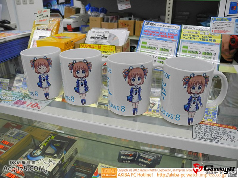 日本秋叶原Windows8系统现场 COSer现场助兴
