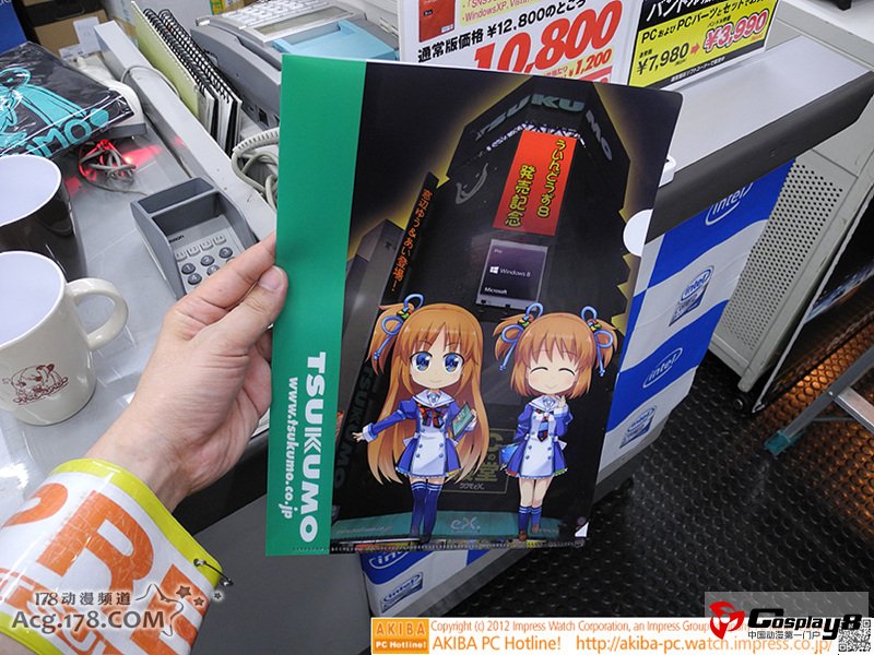 日本秋叶原Windows8系统现场 COSer现场助兴