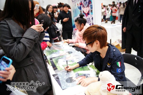 囧囧有神同人祭观众演出和伪娘真爷们大赛火爆