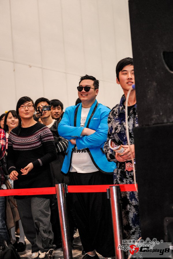 囧囧有神同人祭观众演出和伪娘真爷们大赛火爆