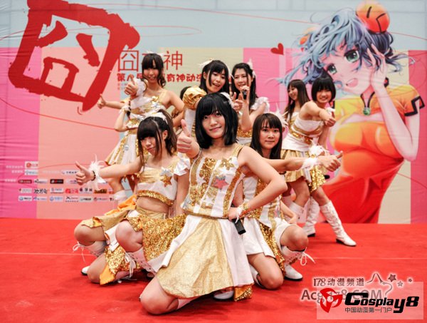 囧囧有神同人祭观众演出和伪娘真爷们大赛火爆