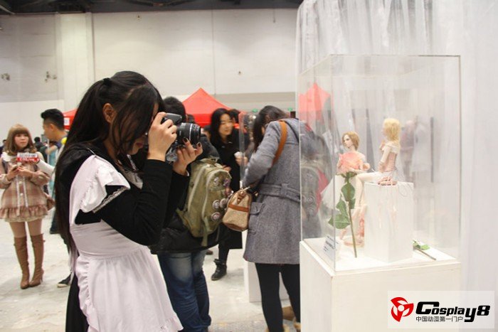 第一届玩偶艺术展“橱窗中的精灵”成功举办